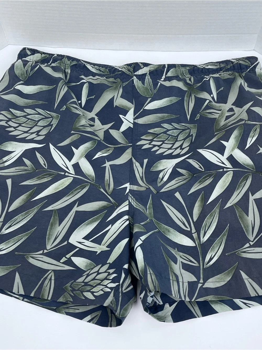 Tommy Bahama Men's Bungalow Brand Mesh Lined Floral Swim Trunks Size S; Beach